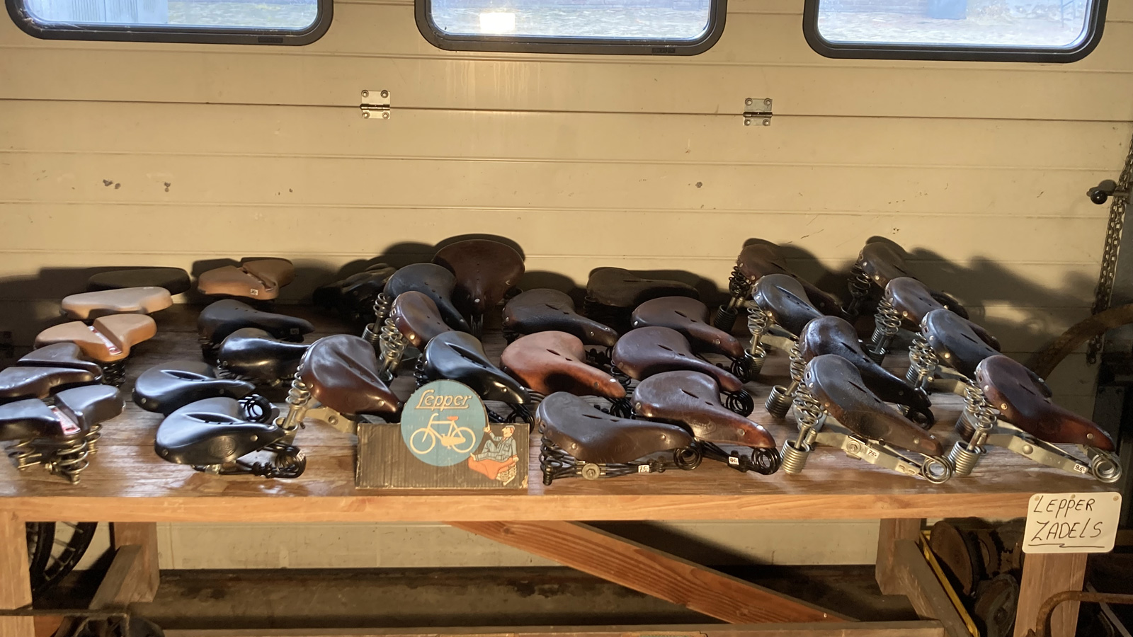 Lederen Lepper en Brooks zadels.